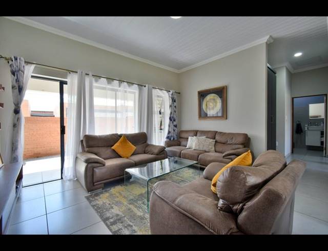 3 BEDROOM TOWNHOUSE FOR SALE IN ANNLIN